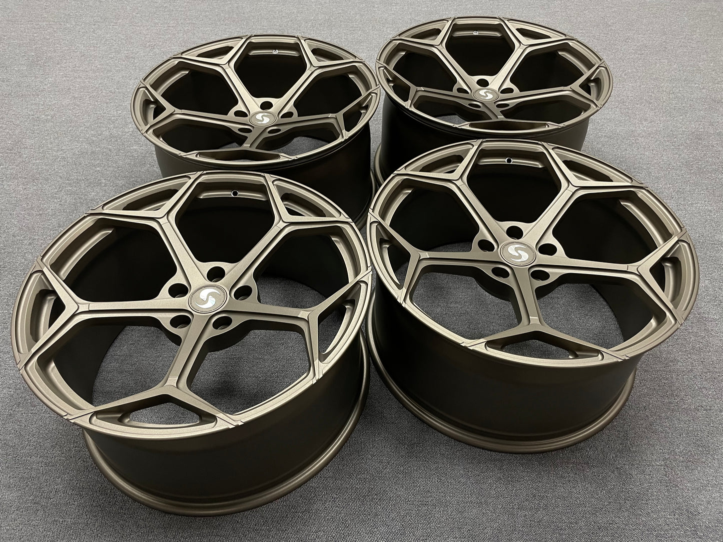 Model S Plaid / 21" SV704 / Matte Bronze / Staggered