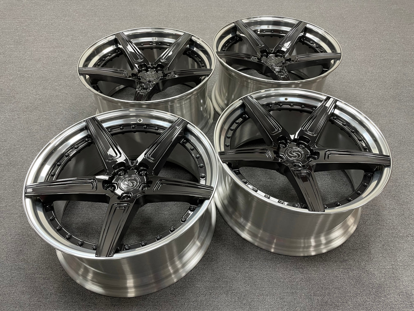 Model S Plaid / 21" SV306s / Staggered