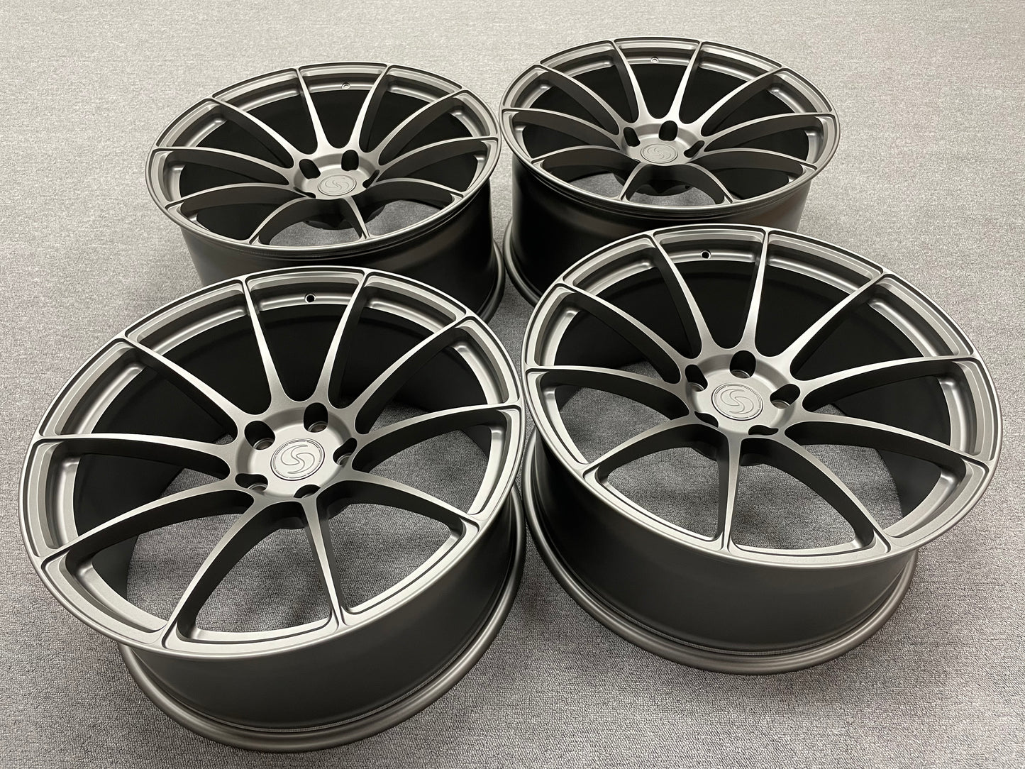 Model S Plaid / 21" SV501 / Gloss gunmetal / Staggered