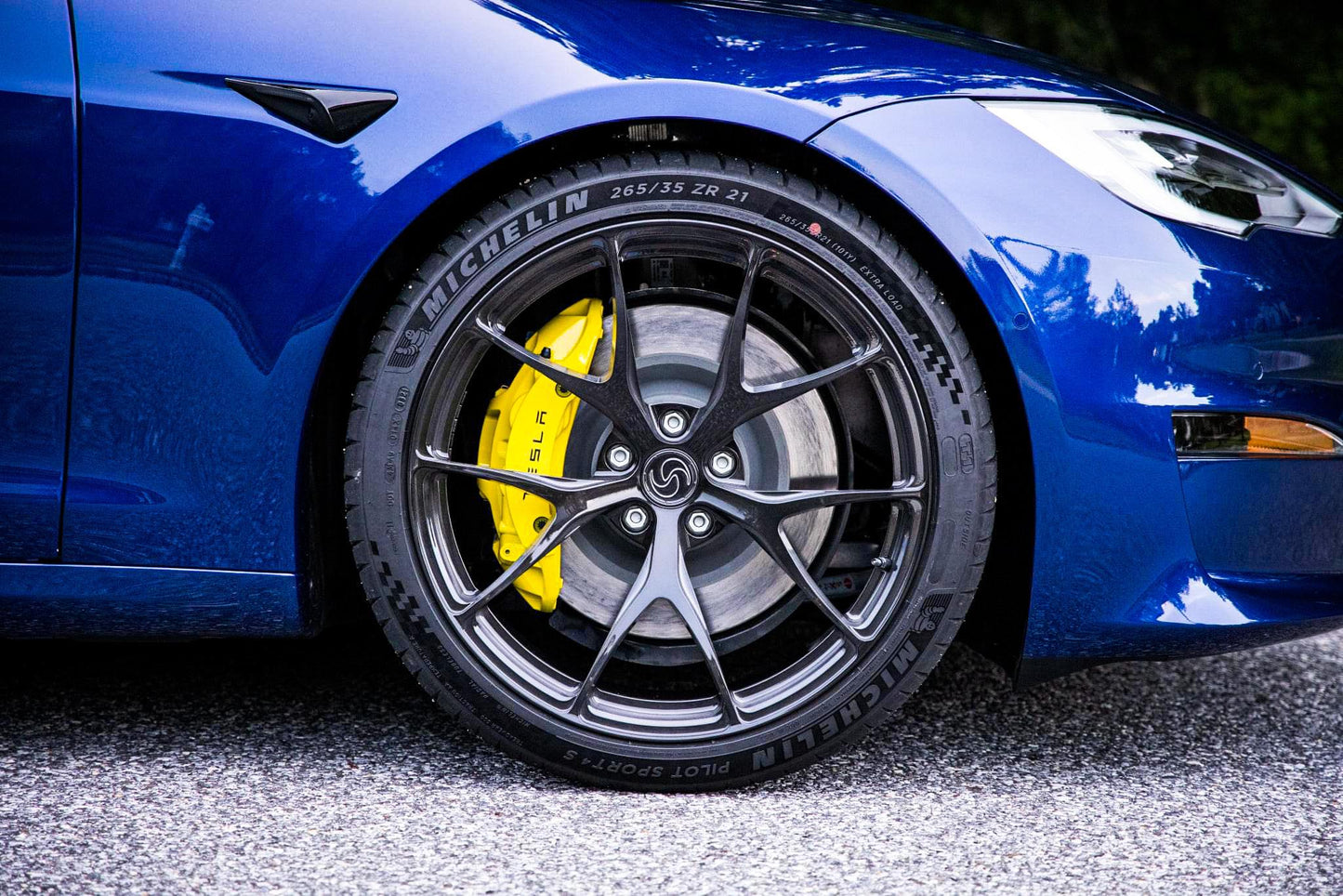 Model S Plaid / 21" SV104 / Brushed Black Triple Tinted Tinted / Staggered