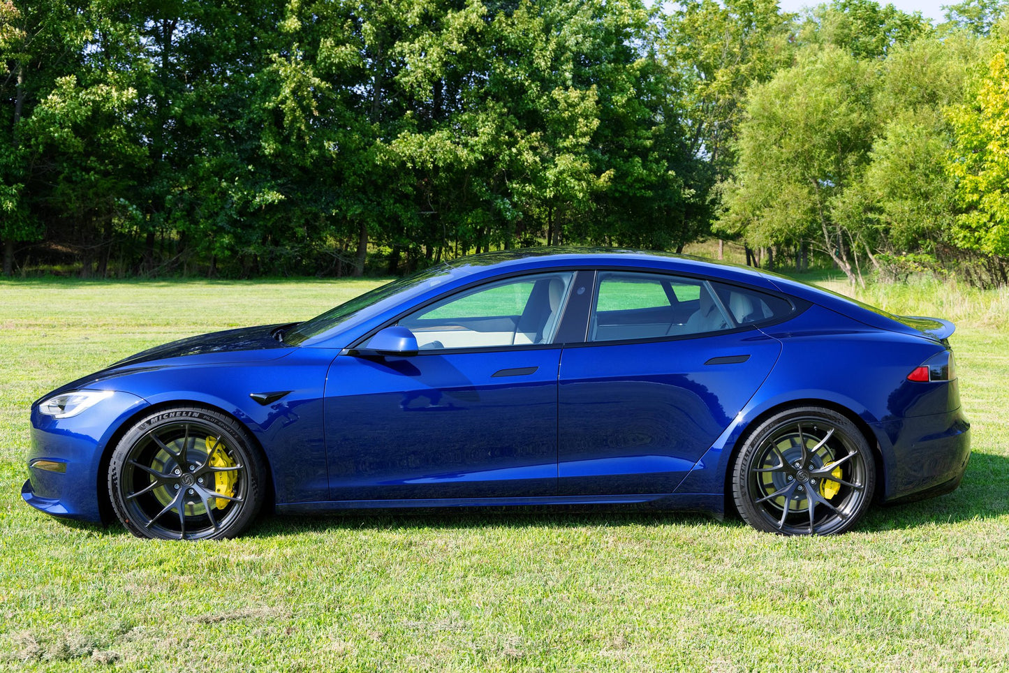 Model S Plaid / 21" SV104 / Brushed Black Triple Tinted Tinted / Staggered