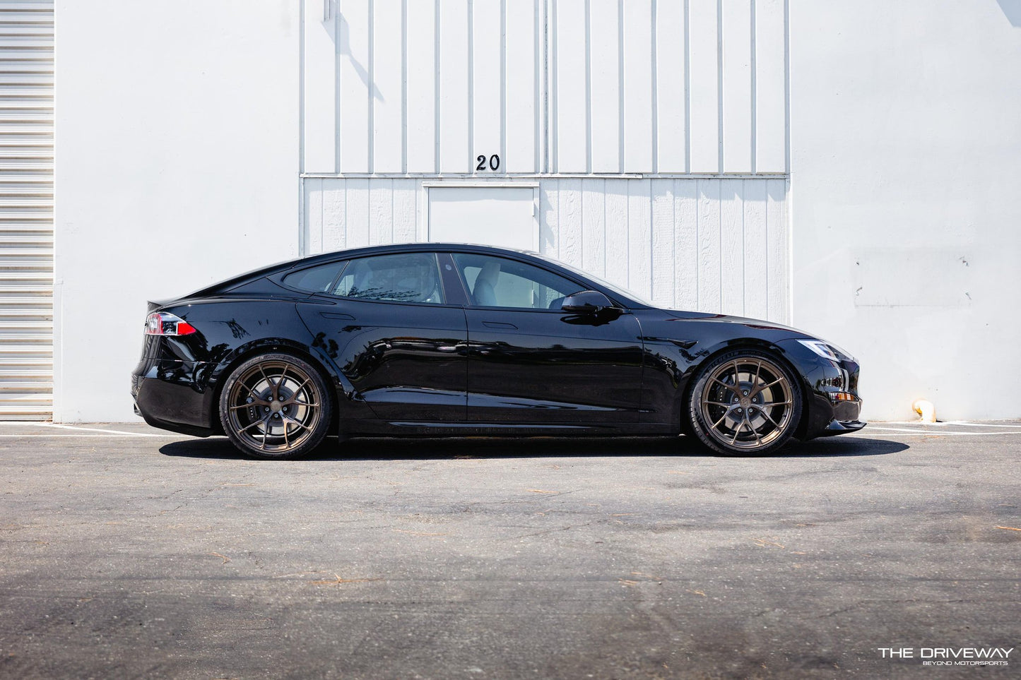 Model S Plaid / 21" SV104 / Brushed Bronze Tinted / Staggered