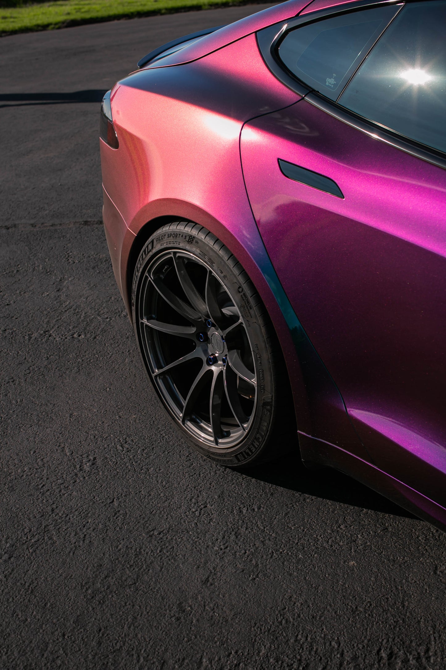 Model S Plaid / 21" SV501 / Gloss gunmetal / Staggered