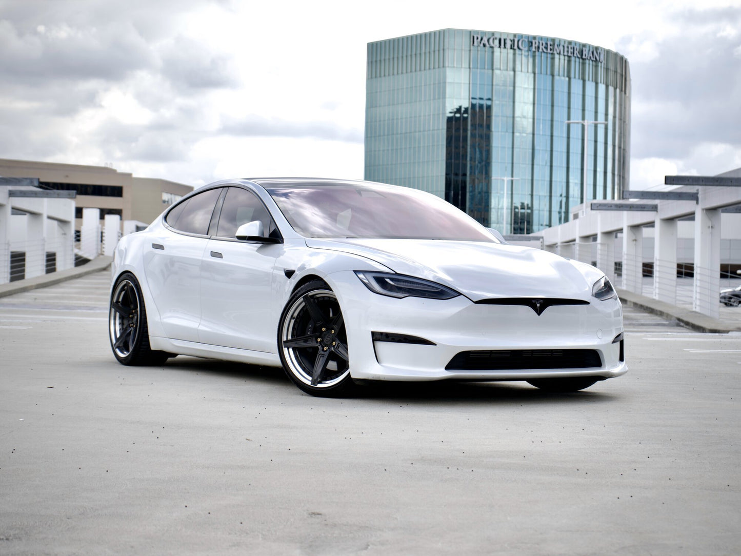 Model S Plaid / 21" SV306s / Staggered