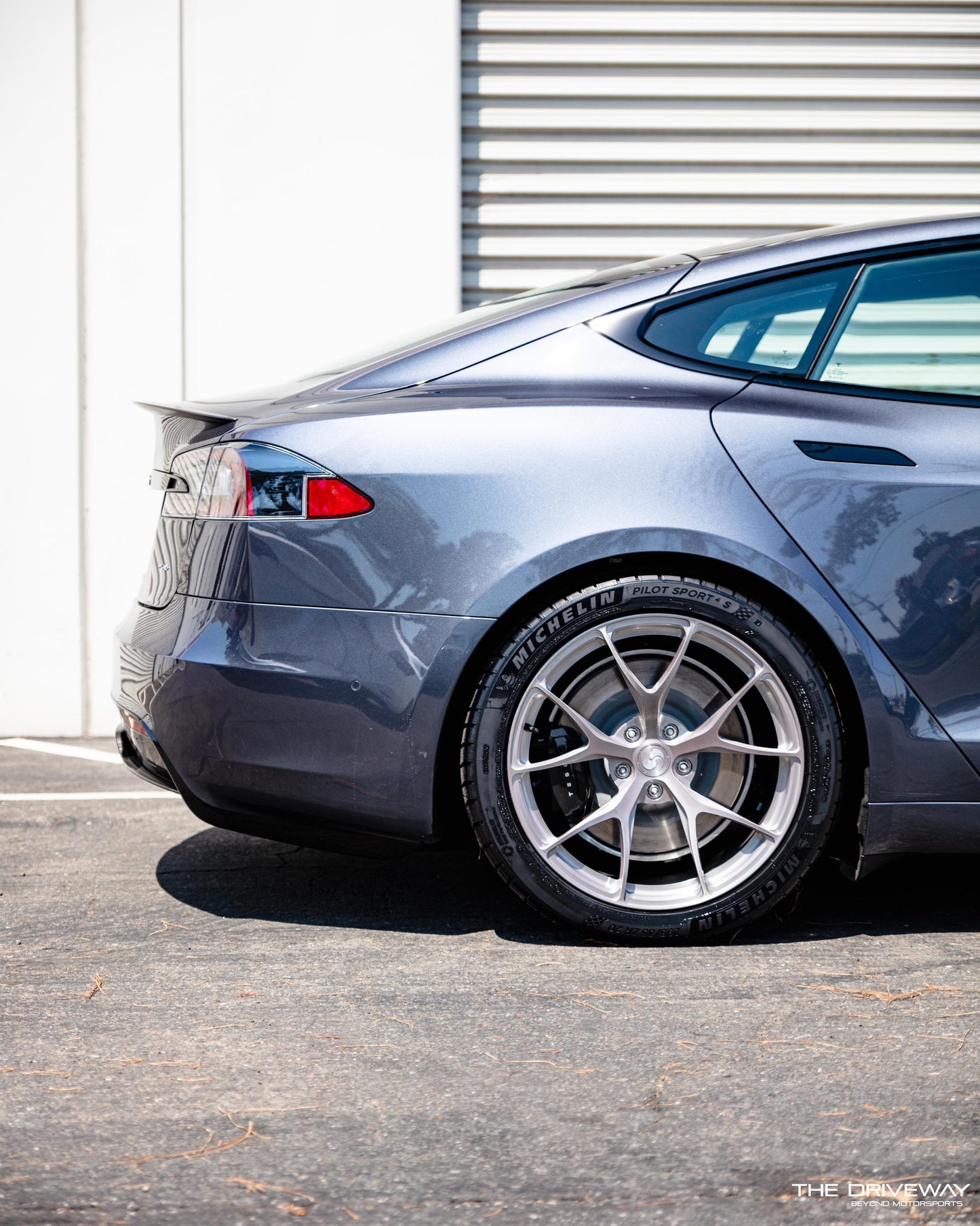 Model S Plaid / 20" SV104 / Brushed Titanium / Staggered