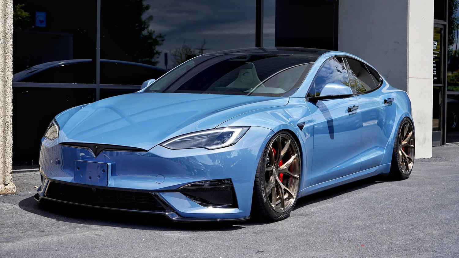 Model S Plaid 2026 with Signature SV104